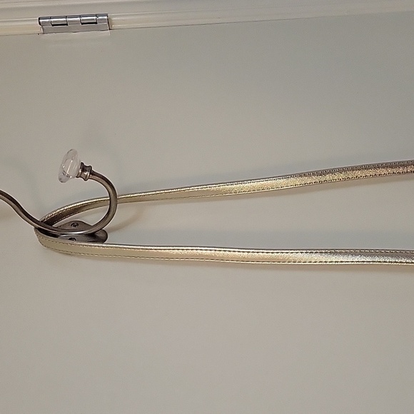 3/$30 NEW YORK & CO 1990s Gold Metallic Crossbody Holiday Evening Micro Purse - Picture 5 of 10